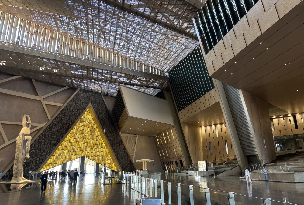El gran vestíbulo del Gran Museo Egipcio