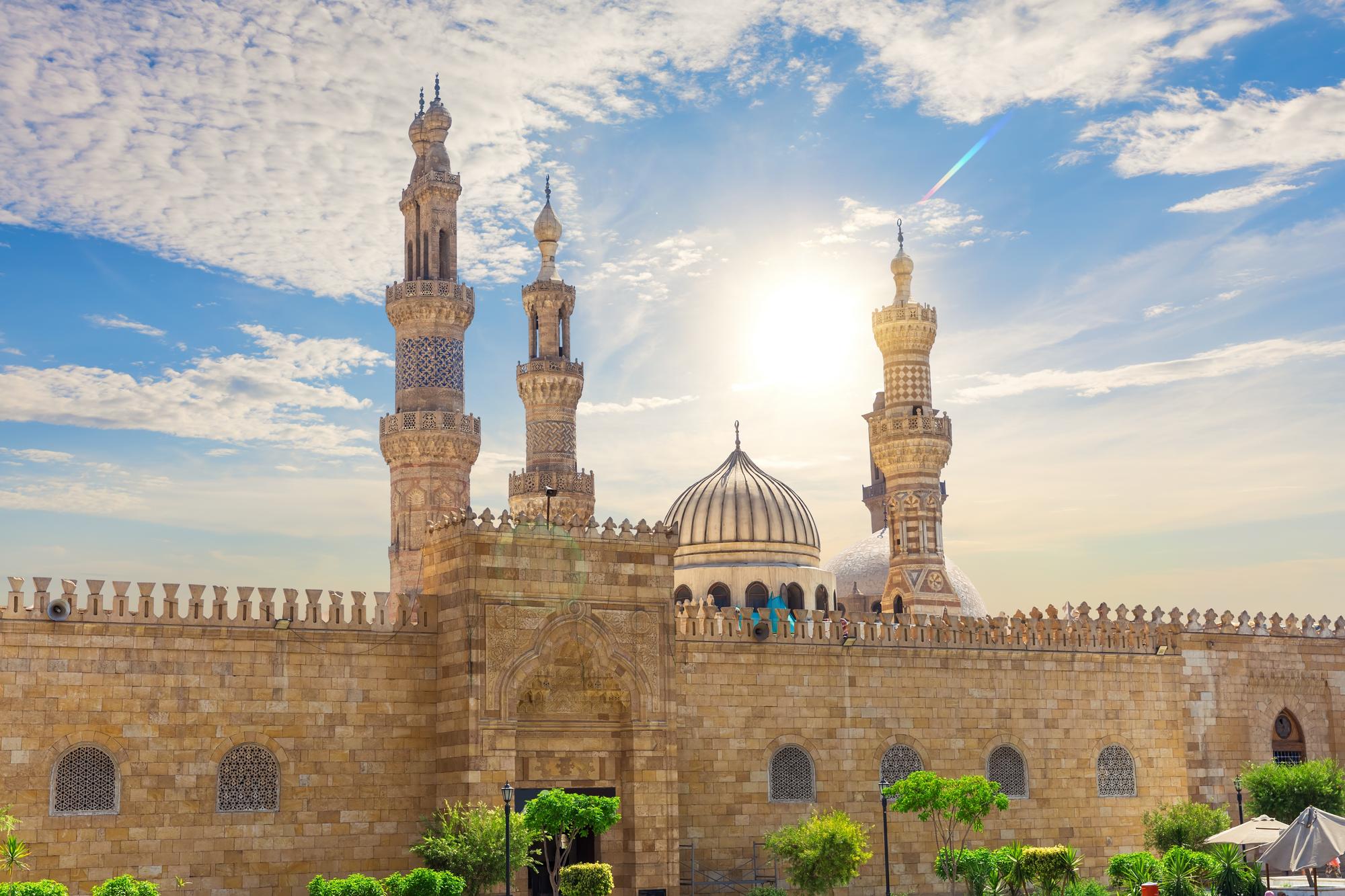La mosquée Al-Azhar au Caire, où une tenue couvrante est exigée