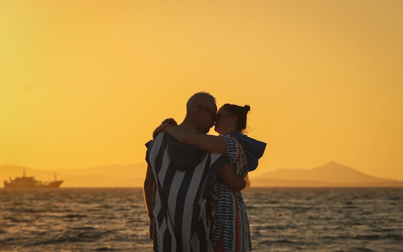 Pareja en viaje romantico
