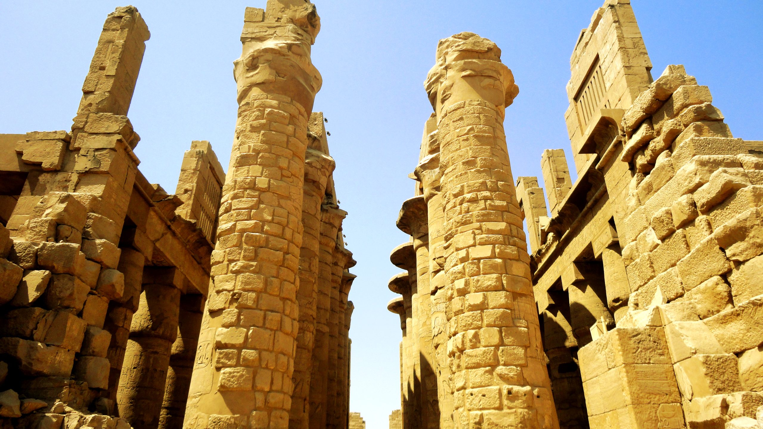 Las columnas de Karnak, el templo donde se alza el obelisco de Hatshepsut