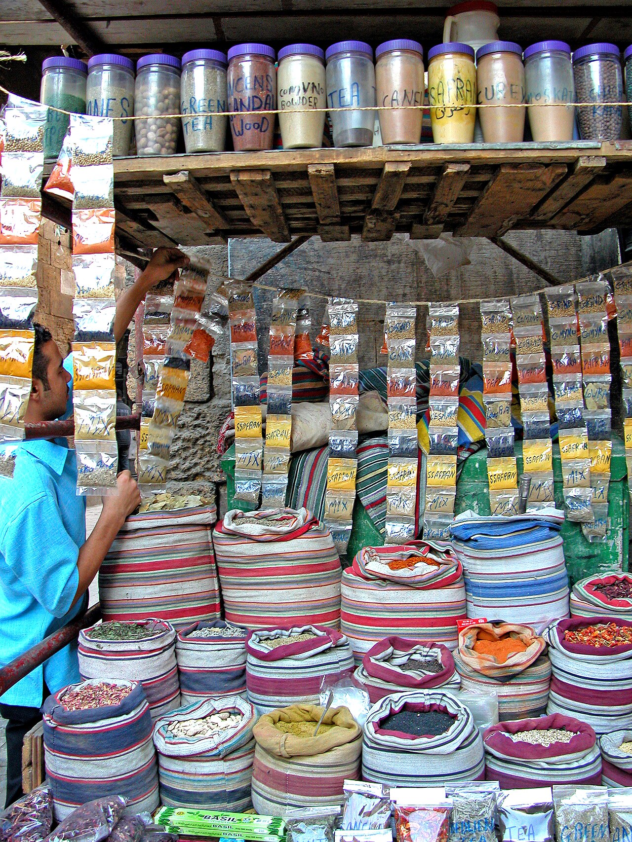 Zoco y bazar con lamparas orientales