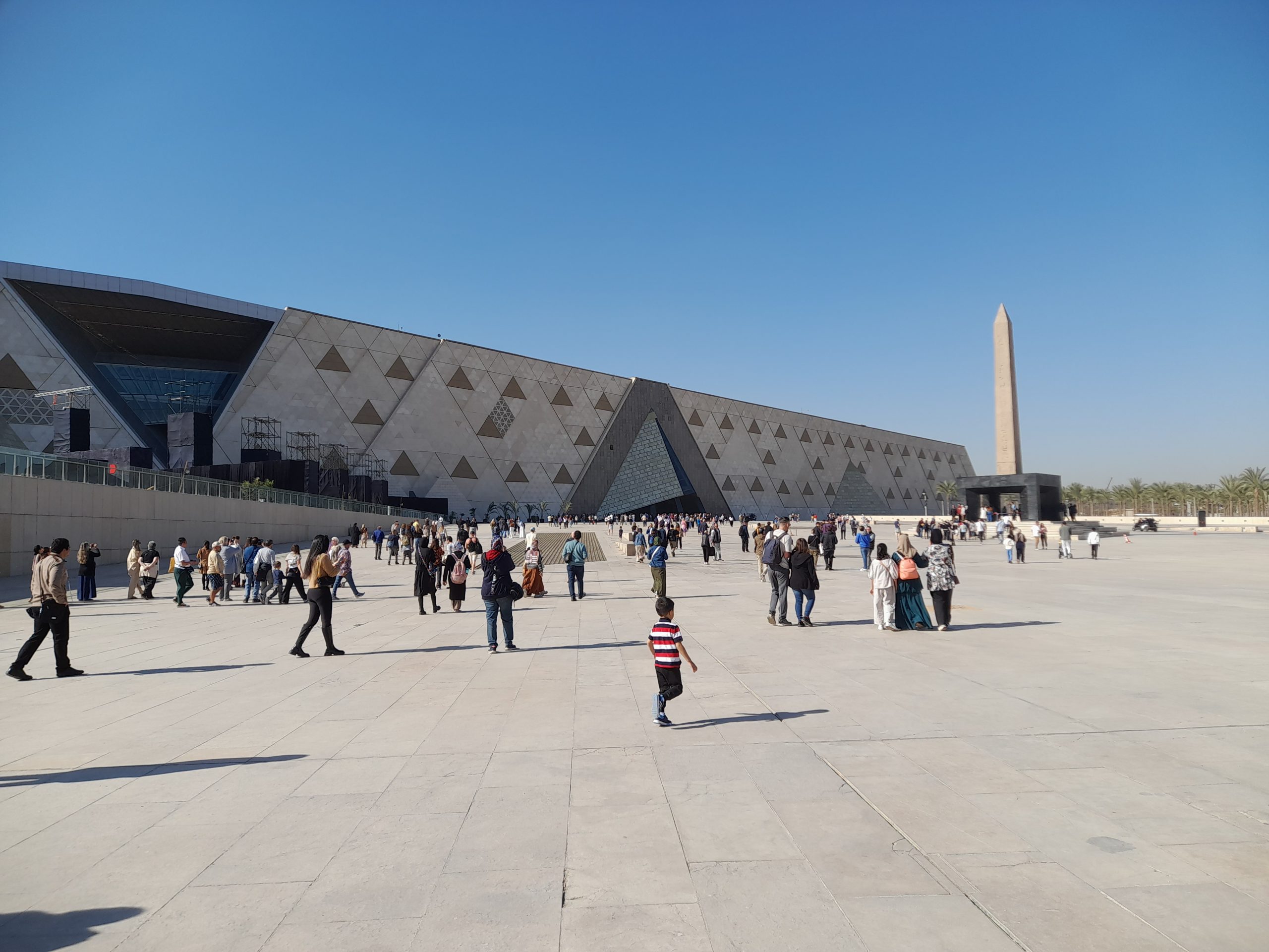 Fachada del Gran Museo Egipcio (GEM) de El Cairo 2026