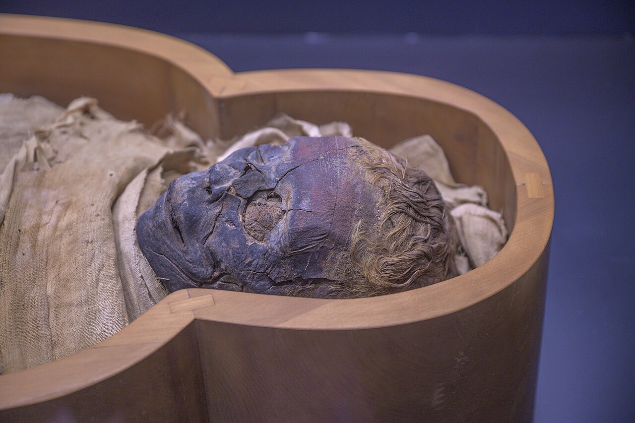 Momia egipcia antigua en el museo del Vaticano