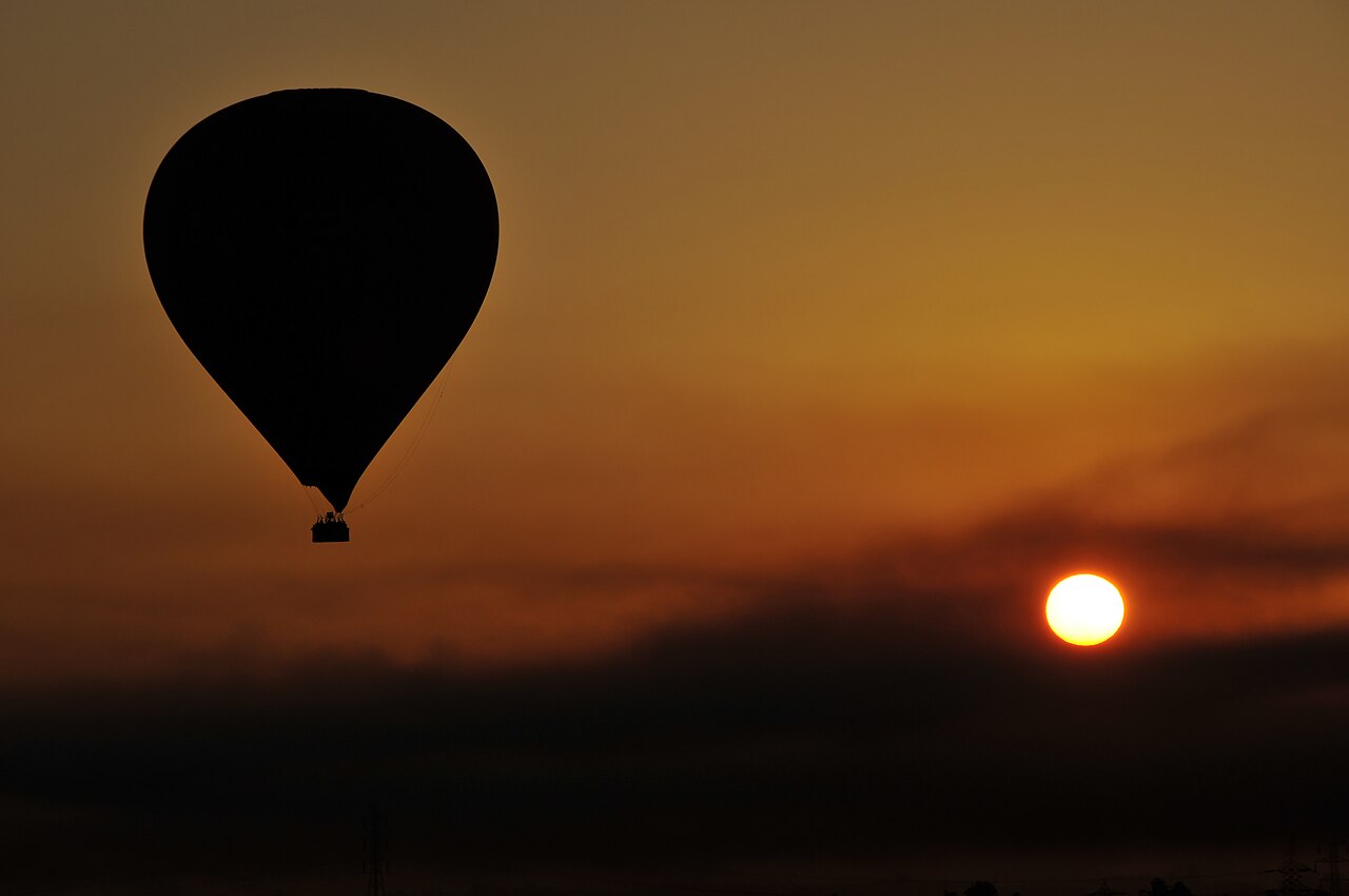 Paseo en globo aerostático al amanecer sobre Luxor en octubre de 2026