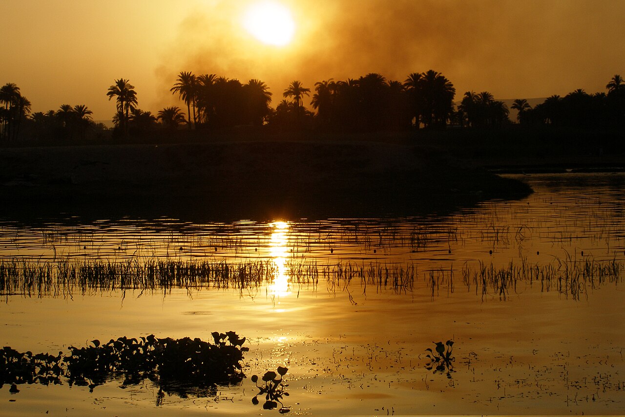 Atardecer sobre el Nilo en Luxor