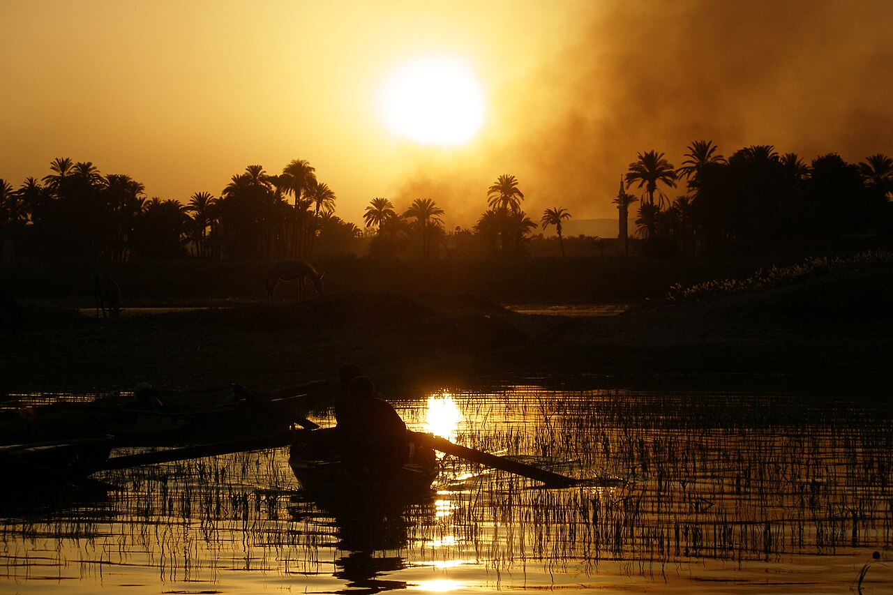Crepusculo sobre el Nilo en Luxor