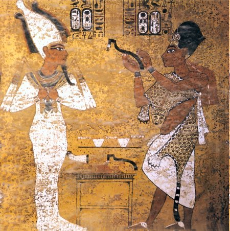 Relieve pintado en un templo del antiguo Egipto