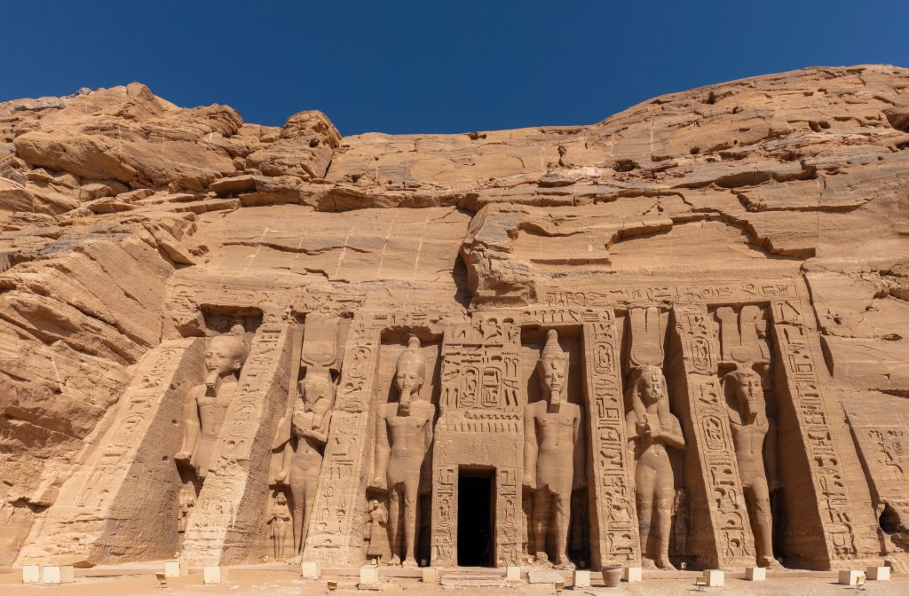 El pequeno templo de Nefertari en Abu Simbel, dedicado a la diosa Hathor