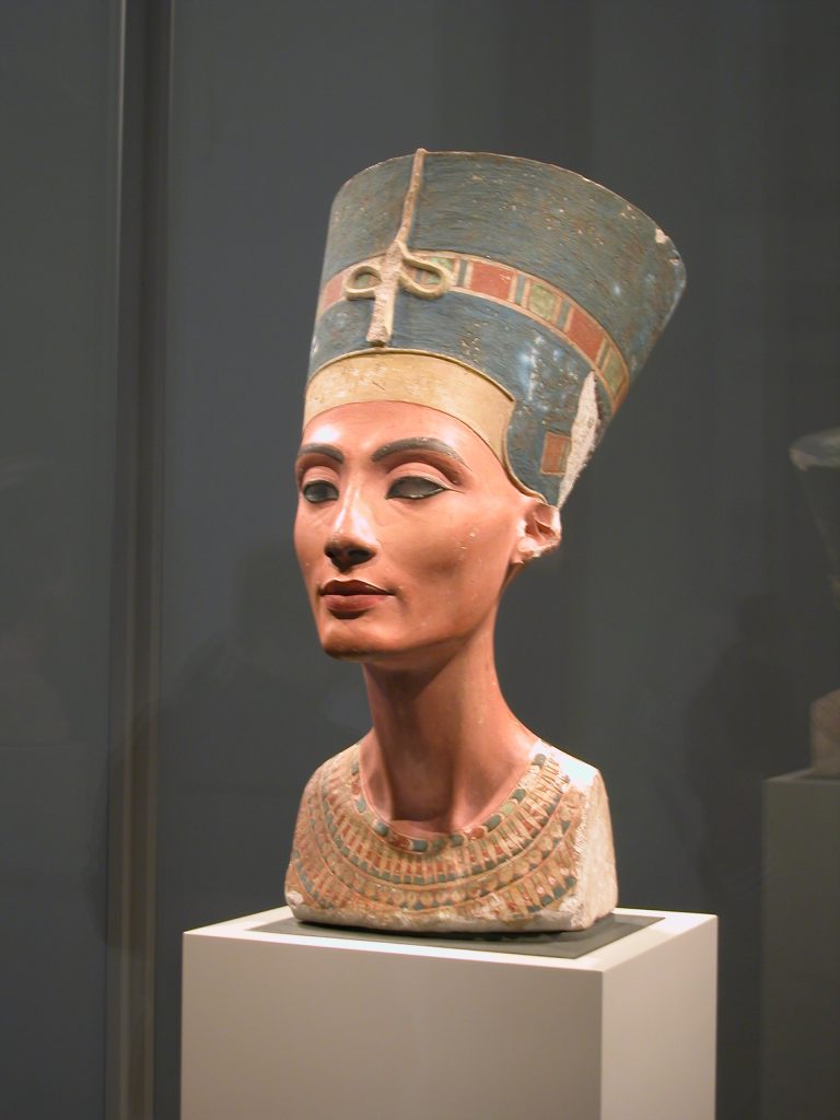 El busto de Nefertiti en el Neues Museum de Berlín