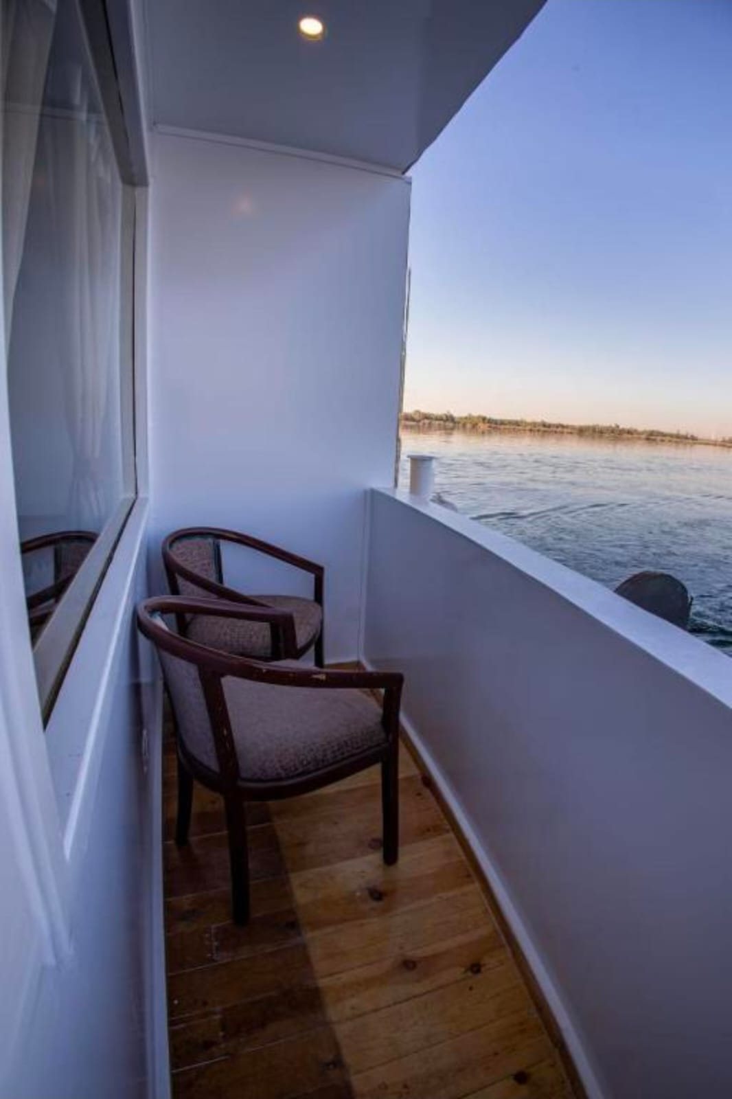 Veranda privada de un camarote de la dahabiya Akhenaton