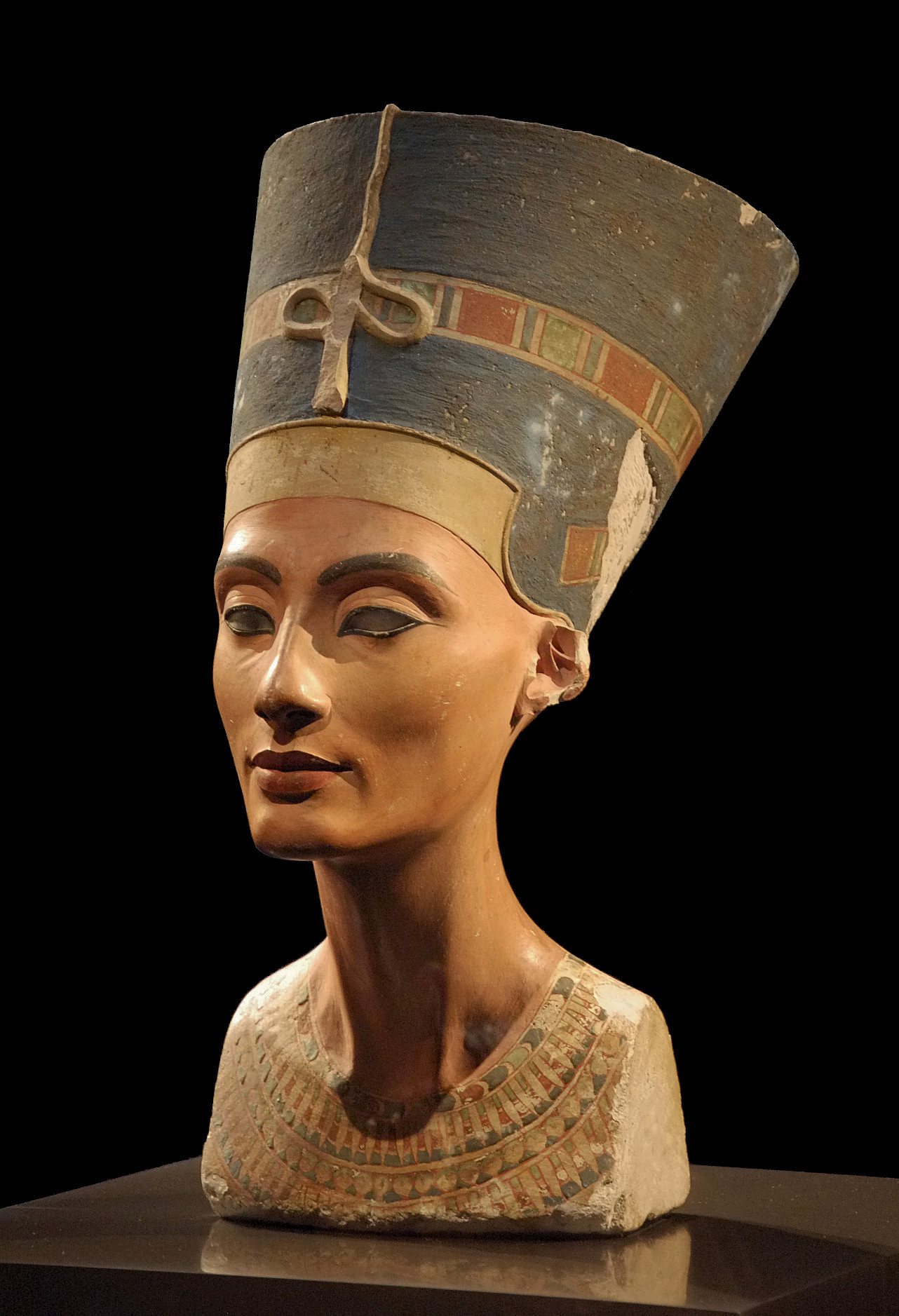 Busto de Nefertiti de perfil en el Neues Museum de Berlín (foto: Philip Pikart, CC BY-SA 3.0)