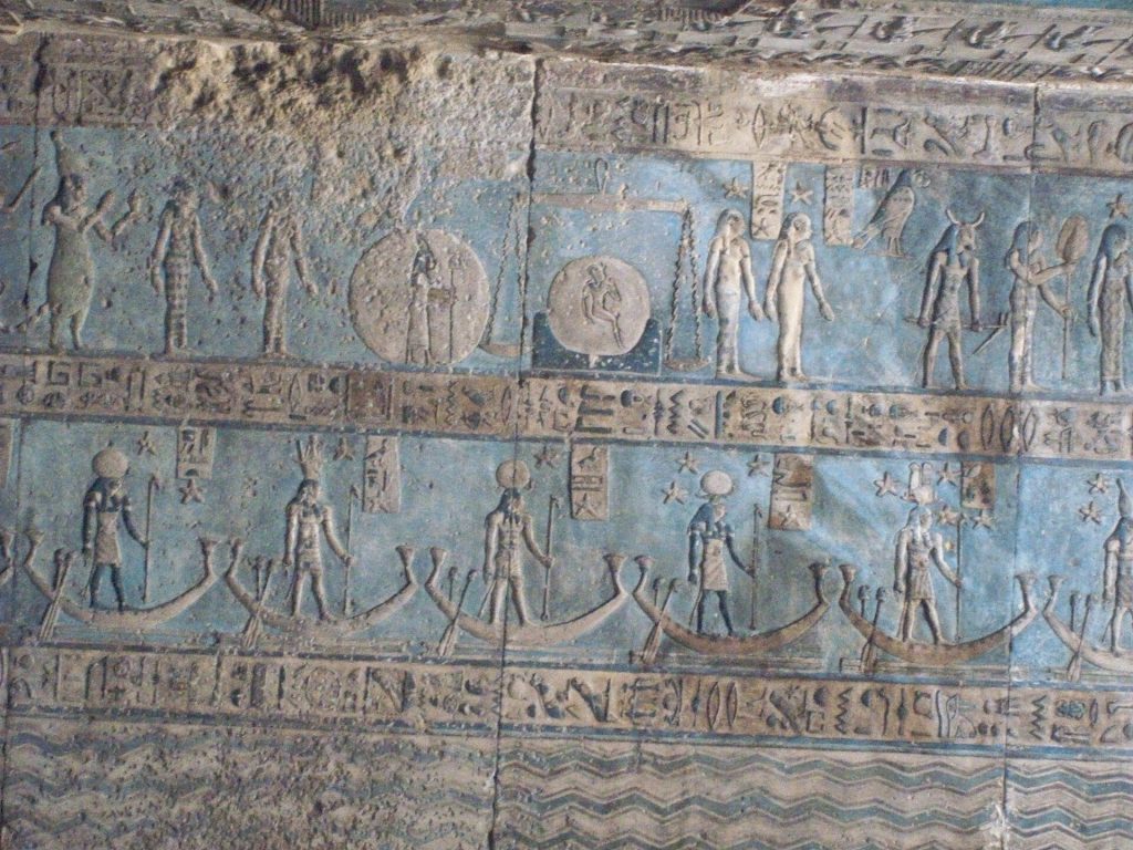 La salle hypostyle du temple d'Hathor à Dendérah